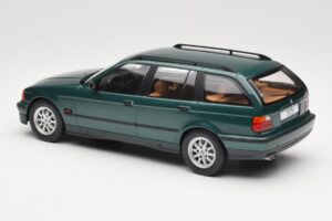 BMW 3 Series E36 Touring Green Metallic MCG 1:18 MCG18366 Kov – obrázek 5 z 6