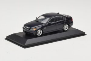 BMW 3 Series E90 Dark Blue Metallic Minichamps 1:43 80420392151-R Kov – obrázek 3 z 5