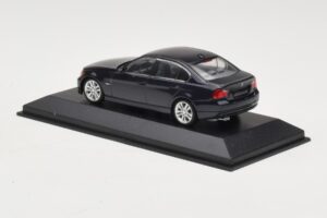 BMW 3 Series E90 Dark Blue Metallic Minichamps 1:43 80420392151-R Kov – obrázek 4 z 5