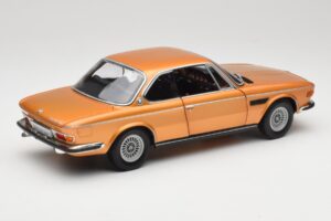BMW 3.0 CSi E9 Gold Metallic Minichamps 1:18 180029027 Kov – obrázek 3 z 8