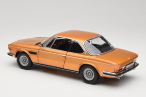 BMW 3.0 CSi E9 Gold Metallic Minichamps 1:18 180029027 Kov – obrázek 7 z 8