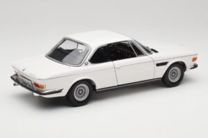 BMW 3.0 CSi E9 Bílý Minichamps 1:18 180029026 Kov – obrázek 3 z 8
