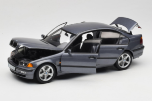 BMW 318i E46 Grey Metallic Dealerská Edice UT Models 1:18 80430028459 Kov – obrázek 2 z 8