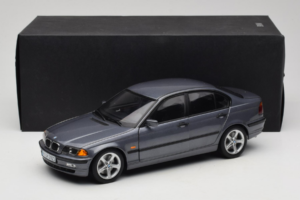 BMW 318i E46 Grey Metallic Dealerská Edice UT Models 1:18 80430028459 Kov – obrázek 8 z 8