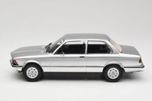 BMW 320 E21 Stříbrný Minichamps 1:18 107024200 Pryskyřice – obrázek 3 z 6