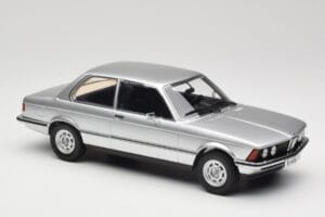 BMW 320 E21 Stříbrný Minichamps 1:18 107024200 Pryskyřice – obrázek 4 z 6
