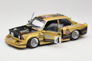 BMW 320i #4 Warsteiner J. Obermoser DRM 1977 Minichamps 1:18 180772105-R1 Kov – obrázek 2 z 8