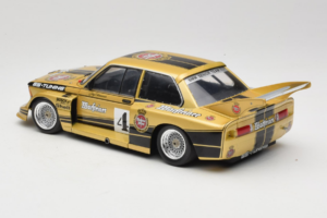 BMW 320i #4 Warsteiner J. Obermoser DRM 1977 Minichamps 1:18 180772105-R1 Kov – obrázek 7 z 8