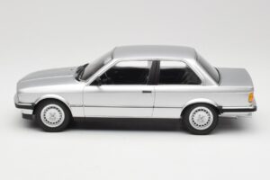 BMW 323i E21 Stříbrný Minichamps 1:18 155026001 Kov – obrázek 3 z 6