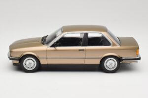 BMW 323i E30 Brown Metallic Minichamps 1:18 155026004 Kov – obrázek 3 z 6