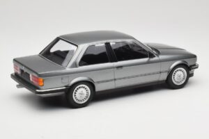 BMW 323i E30 Grey Metallic Minichamps 1:18 155026006 Kov – obrázek 2 z 6