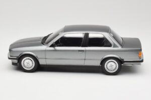 BMW 323i E30 Grey Metallic Minichamps 1:18 155026006 Kov – obrázek 3 z 6