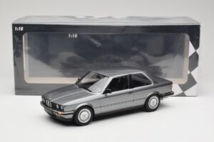 BMW 323i E30 Grey Metallic Minichamps 1:18 155026006 Kov – obrázek 6 z 6