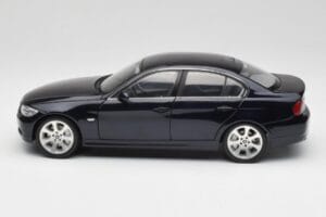 BMW 330i E46 Černý Kyosho 1:18 08731RB Kov – obrázek 4 z 8