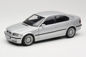 BMW 330i E46 Stříbrný UT 1:18 80430302328 Kov