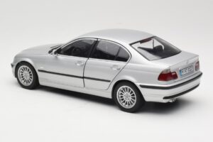 BMW 330i E46 Stříbrný UT 1:18 80430302328 Kov – obrázek 7 z 8