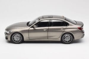 BMW 330i G20 Stříbrný Norev 1:18 183275 Kov – obrázek 4 z 8