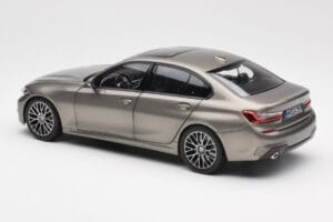 BMW 330i G20 Stříbrný Norev 1:18 183275 Kov – obrázek 7 z 8