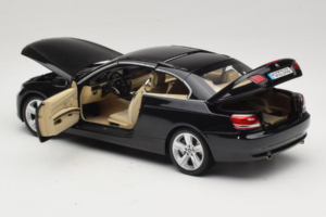 BMW 335i E93 Kabriolet Sapphire Black Kyosho 1:18 80430413375 Kov – obrázek 7 z 10