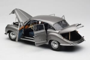 BMW 502 2.6 Luxus Silver Beige Metallic AUTOart 1:18 70591 Kov – obrázek 5 z 8