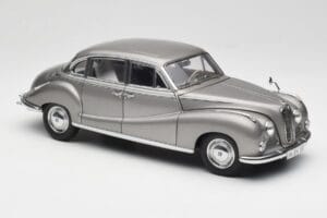 BMW 502 2.6 Luxus Silver Beige Metallic AUTOart 1:18 70591 Kov – obrázek 6 z 8