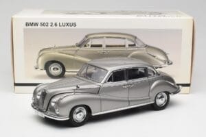 BMW 502 2.6 Luxus Silver Beige Metallic AUTOart 1:18 70591 Kov – obrázek 8 z 8