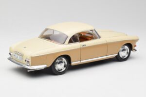 BMW 503 Béžový Revell 1:18 8832 Kov – obrázek 3 z 8