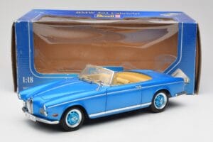 BMW 503 Cabriolet Riviera Blue Revell 1:18 08843 Kov – obrázek 9 z 9