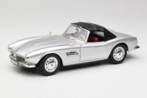 BMW 507 Stříbrný Revell 1:18 9034 Kov
