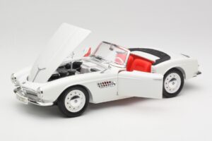 BMW 507 Touring Sport Feather White Revell 1:18 8810 Kov – obrázek 2 z 8