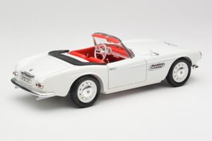 BMW 507 Touring Sport Feather White Revell 1:18 8810 Kov – obrázek 3 z 8