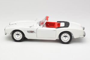 BMW 507 Touring Sport Feather White Revell 1:18 8810 Kov – obrázek 4 z 8