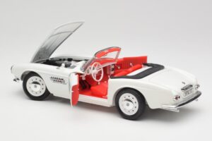 BMW 507 Touring Sport Feather White Revell 1:18 8810 Kov – obrázek 5 z 8