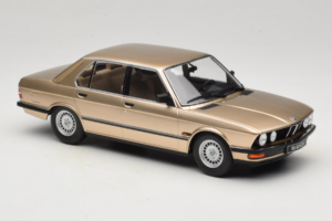 BMW 520i E28 Gold Metallic IXO 1:18 18CMC184 Kov – obrázek 4 z 6