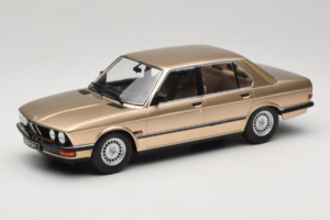 BMW 520i E28 Gold Metallic IXO 1:18 18CMC184 Kov