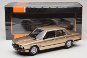 BMW 520i E28 Gold Metallic IXO 1:18 18CMC184 Kov – obrázek 6 z 6
