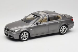 BMW 530i E60 Grey Metallic Revell 1:18 08841 Kov