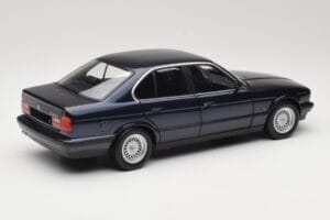 BMW 535i E34 Blue Metallic Minichamps 1:18 100024004 Kov – obrázek 3 z 8