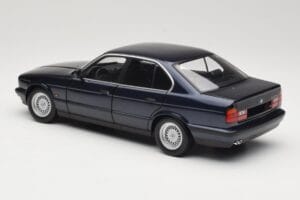 BMW 535i E34 Blue Metallic Minichamps 1:18 100024004 Kov – obrázek 7 z 8