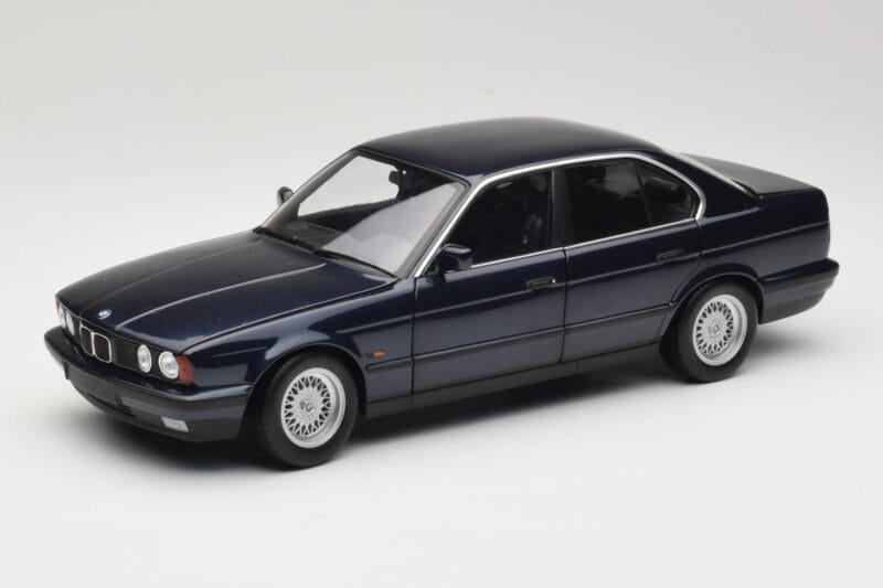 BMW 535i E34 Blue Metallic Minichamps 1:18 100024004 Kov