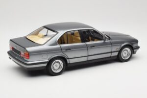 BMW 535i E34 Šedý Metallic Minichamps 1:18 100024008 Kov – obrázek 3 z 8