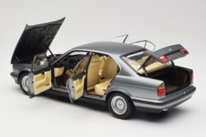 BMW 535i E34 Šedý Metallic Minichamps 1:18 100024008 Kov – obrázek 5 z 8
