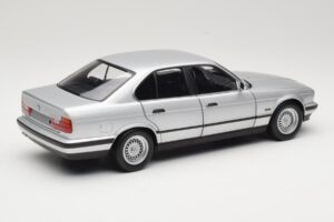 BMW 535i E34 Stříbrný Minichamps 1:18 100024005 Kov – obrázek 3 z 8