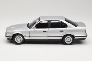 BMW 535i E34 Stříbrný Minichamps 1:18 100024005 Kov – obrázek 4 z 8