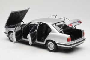 BMW 535i E34 Stříbrný Minichamps 1:18 100024005 Kov – obrázek 5 z 8