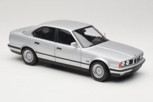 BMW 535i E34 Stříbrný Minichamps 1:18 100024005 Kov – obrázek 6 z 8