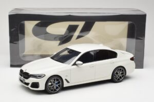 BMW 545e xDrive M-Sport G30 Bílý GT Spirit 1:18 GT496 Pryskyřice – obrázek 6 z 6