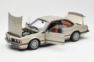 BMW 635 CSi E24 Bronzit Beige Metallic AUTOart 1:18 70523 Kov – obrázek 2 z 8