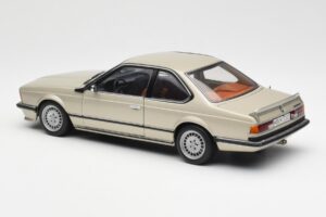 BMW 635 CSi E24 Bronzit Beige Metallic AUTOart 1:18 70523 Kov – obrázek 7 z 8