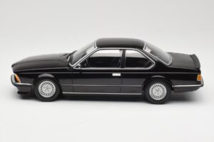 BMW 635 CSi E24 Black Metallic Minichamps 1:18 155028104 Kov – obrázek 3 z 6